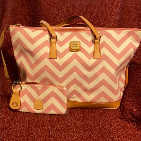 Dooney & Bourke Handbags - NWOT Dooney & Bourke Lg Tote, Wristlet & Ke…
